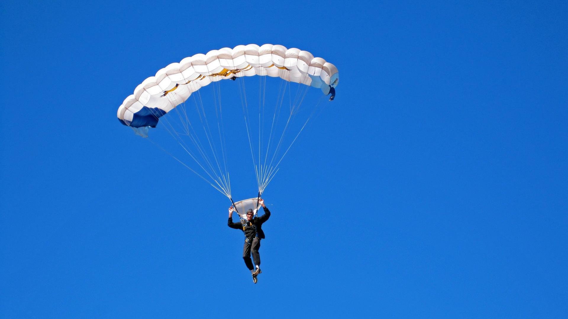 王楚钦回应采访称未来目标锁定奥运,王楚钦精彩集锦